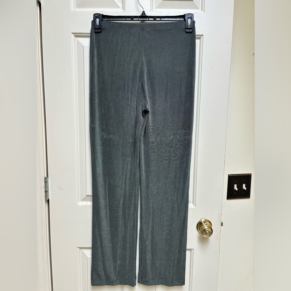 Like New! Women’s Chico’s Jumpsuit. Color Green - Picture 3 of 10